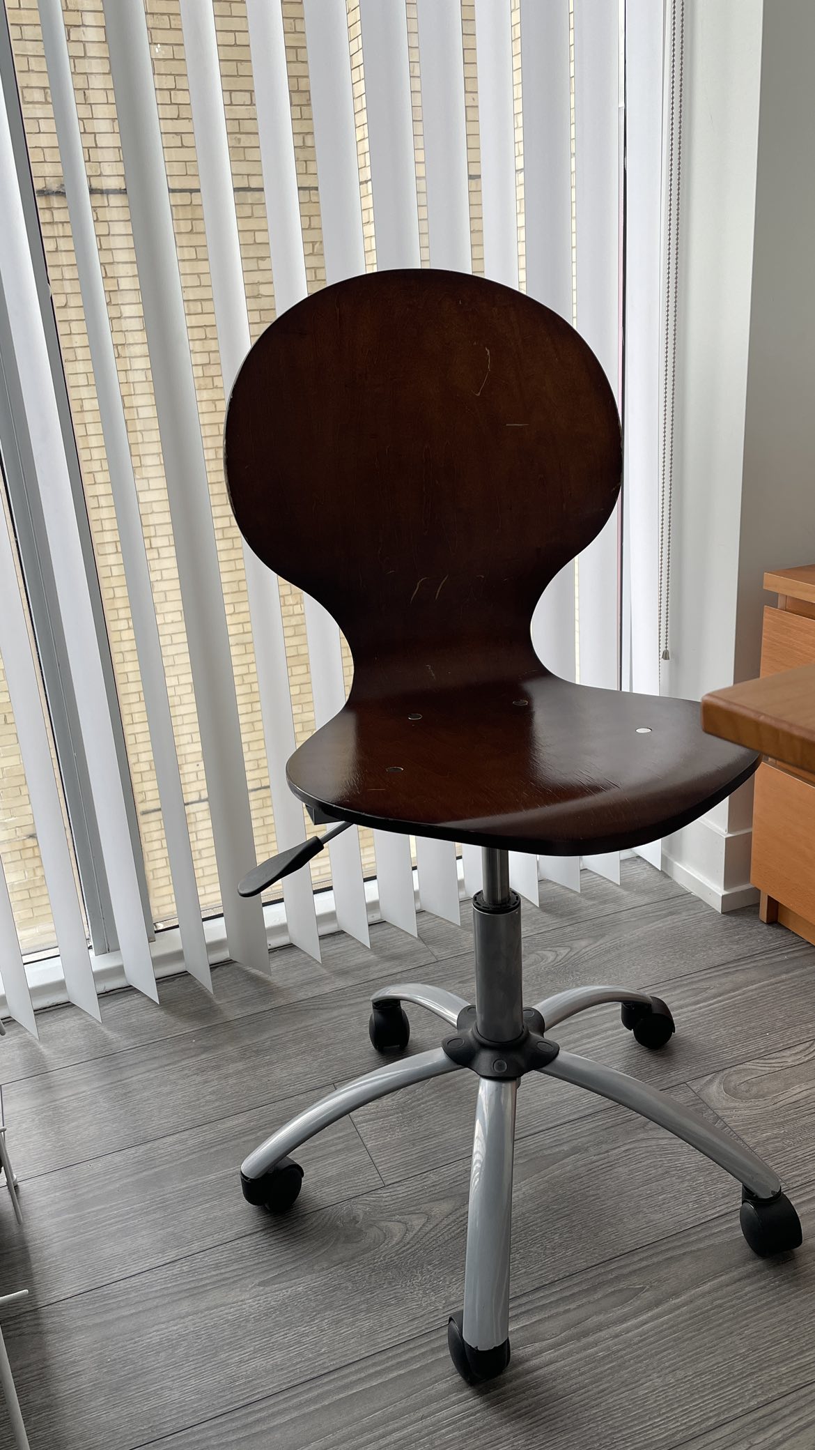 Desk chair