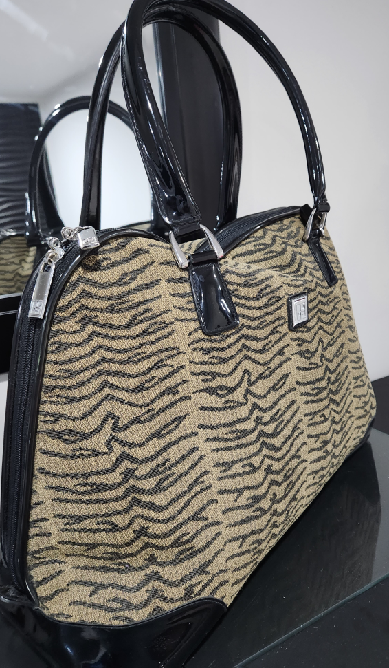 DVF weekend Travel bag with lock image indicator(3)