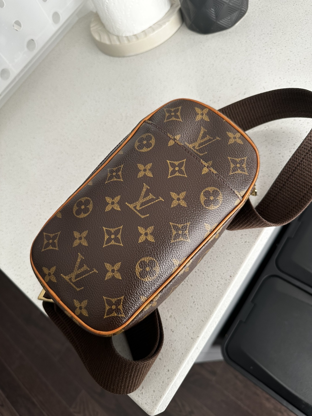 Vintage Louis Vuitton Monogram Pochette Gange