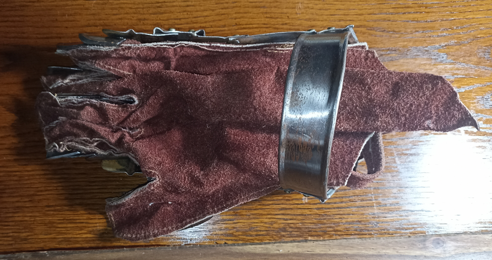 Medieval metal glove with real leather - photo 2