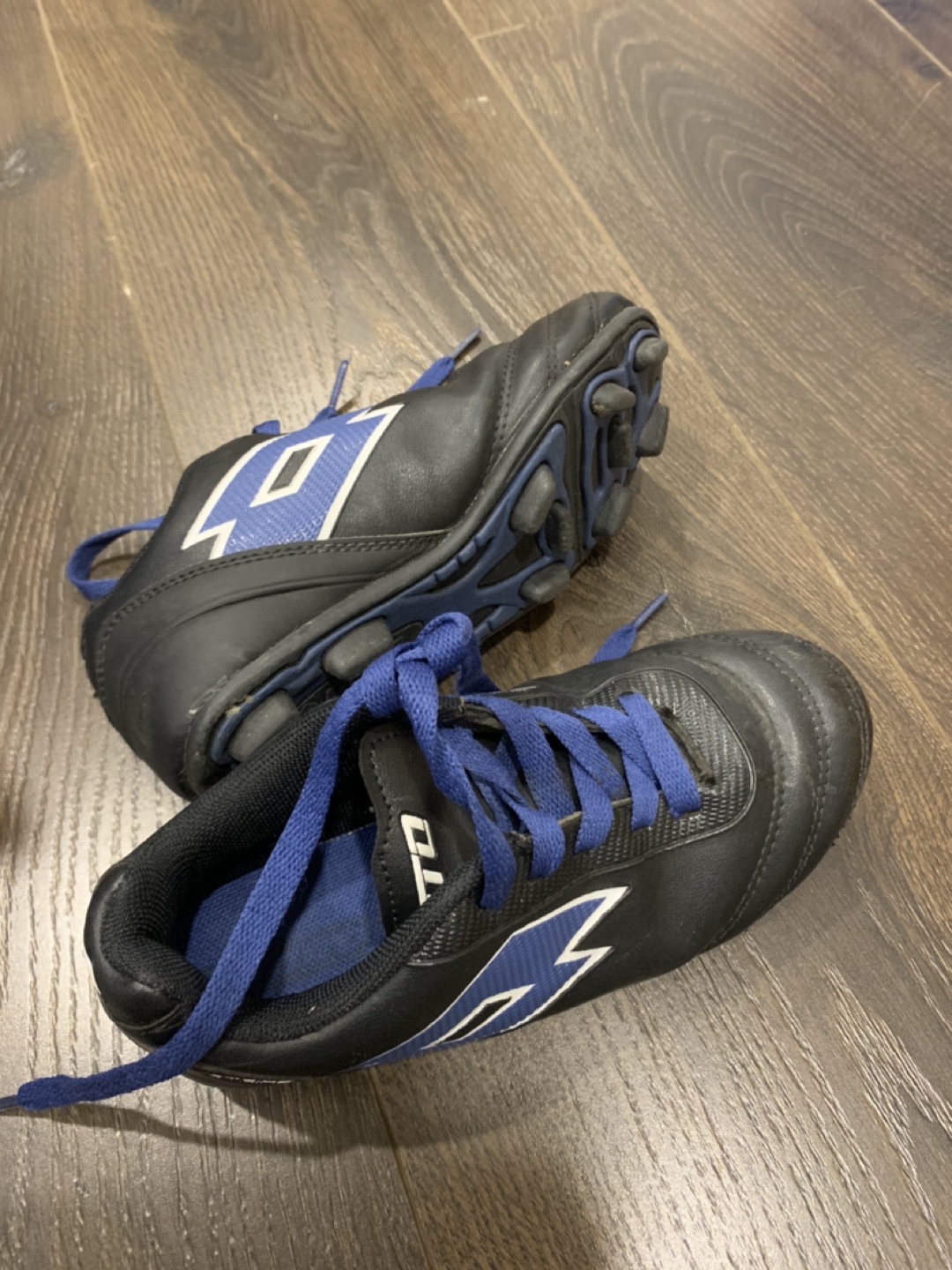 Kids size 13 cleats thumbnail