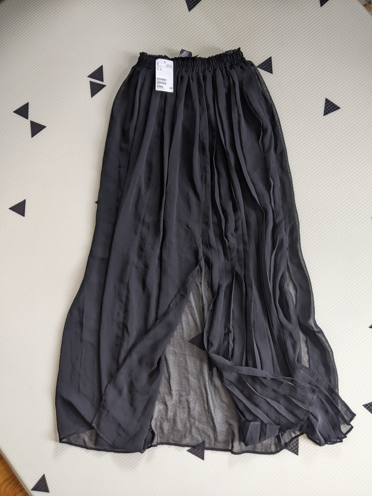 Brand New Sheer Skirt With Shorter Skirt Layer Underneath image indicator(2)