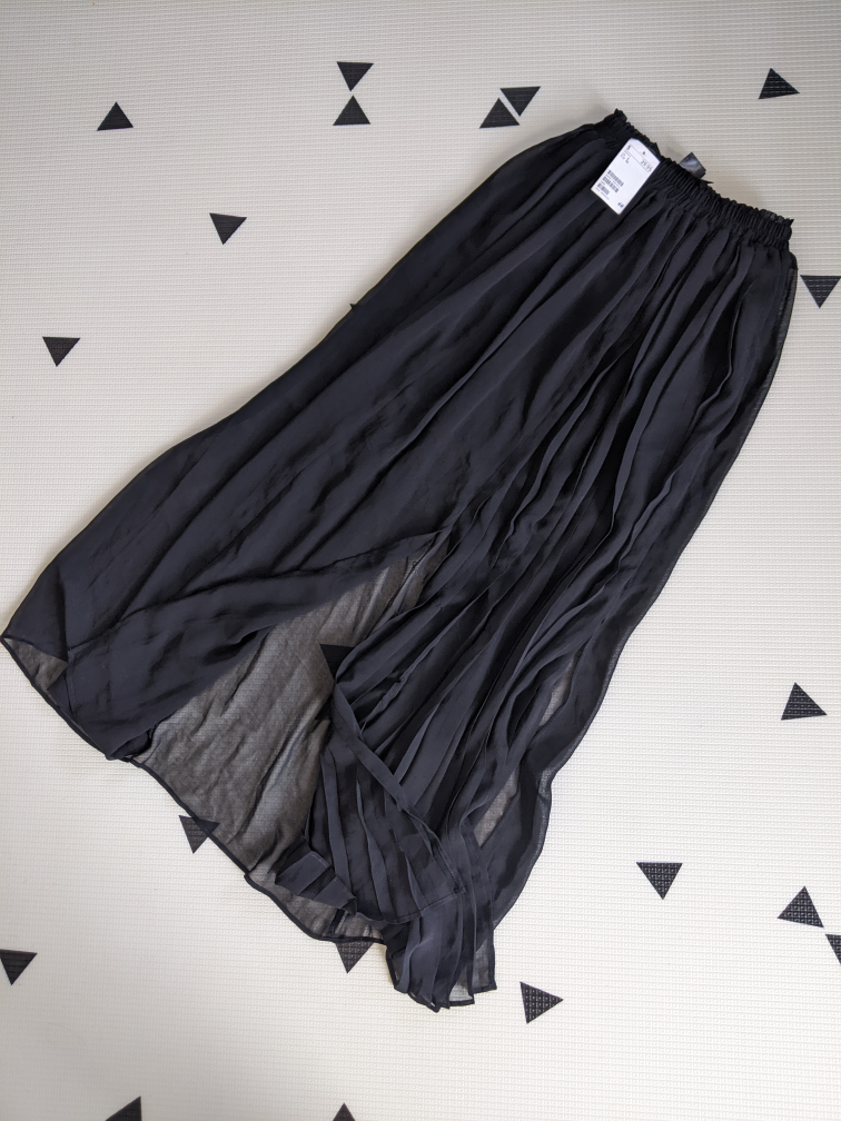 Brand New Sheer Skirt With Shorter Skirt Layer Underneath image indicator(4)