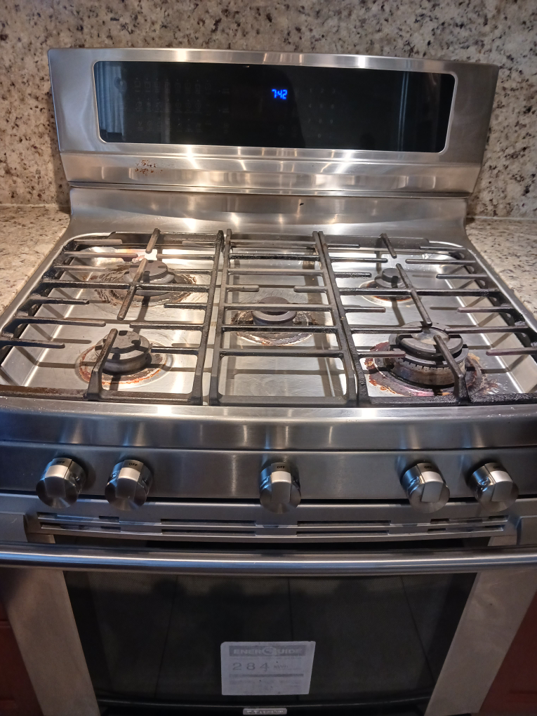 gas range - photo 5
