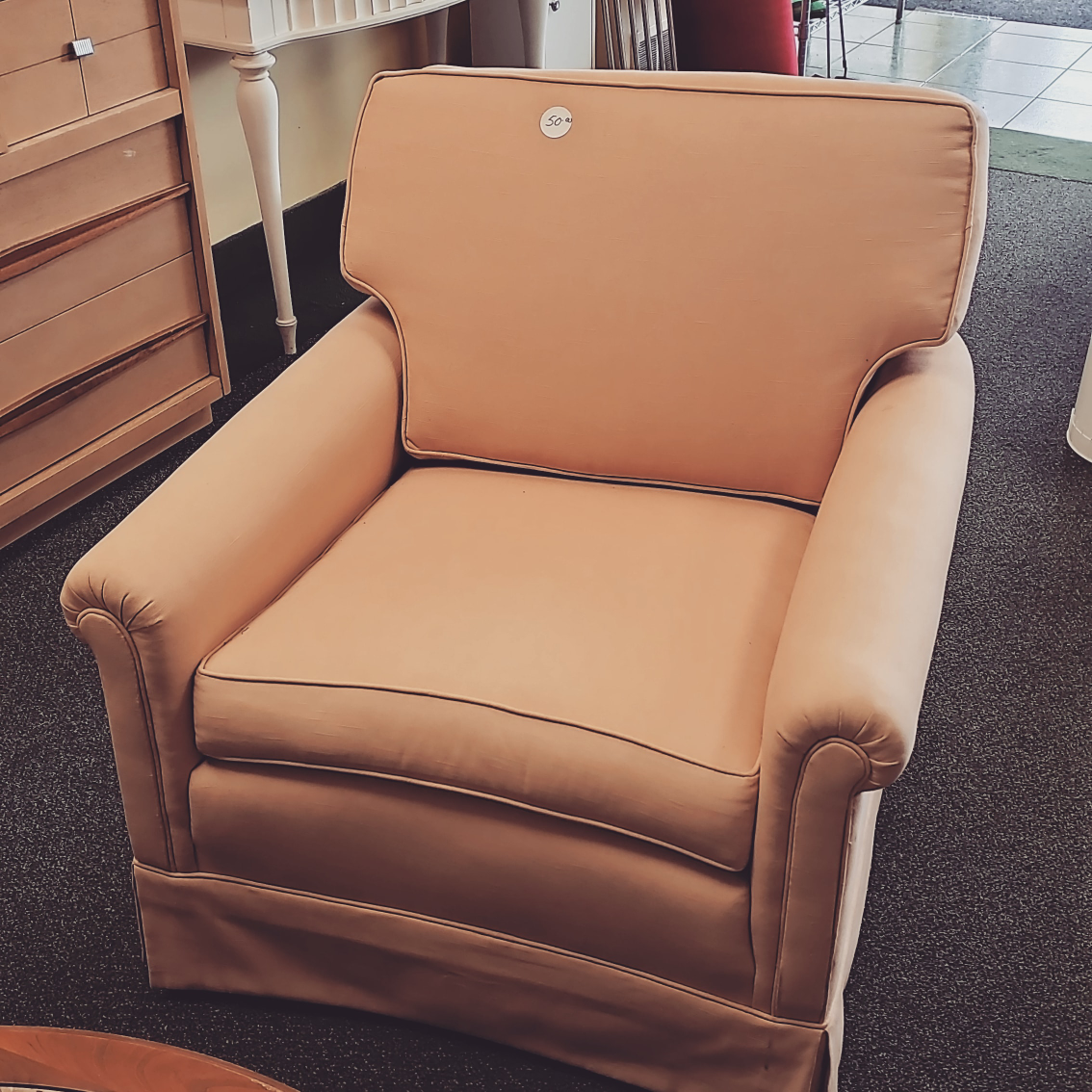 pink accent chair thumbnail