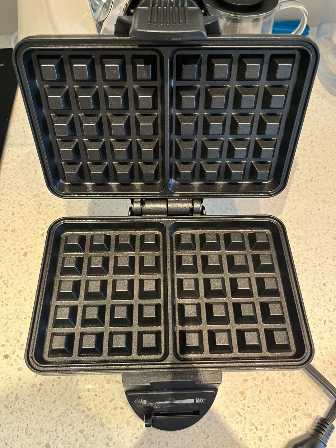 Waffle Maker 🧇 Hamilton Beach Belgian Style (moving sale) - photo 2