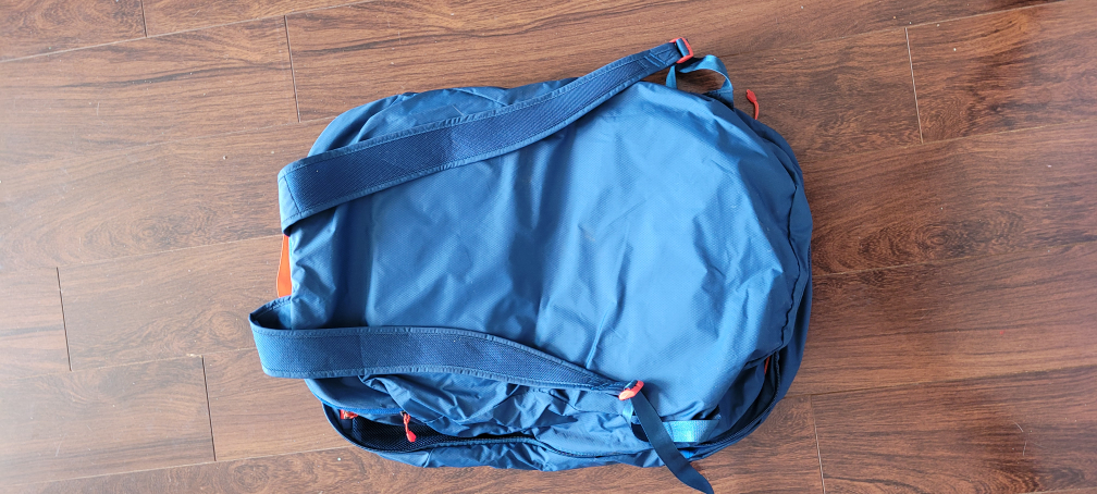 MEC carry-on backpack image indicator(4)