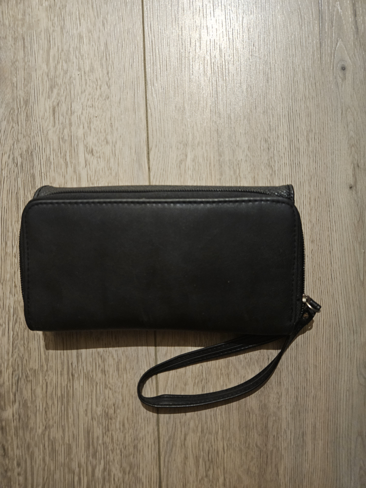 Black Wristlet image indicator(2)