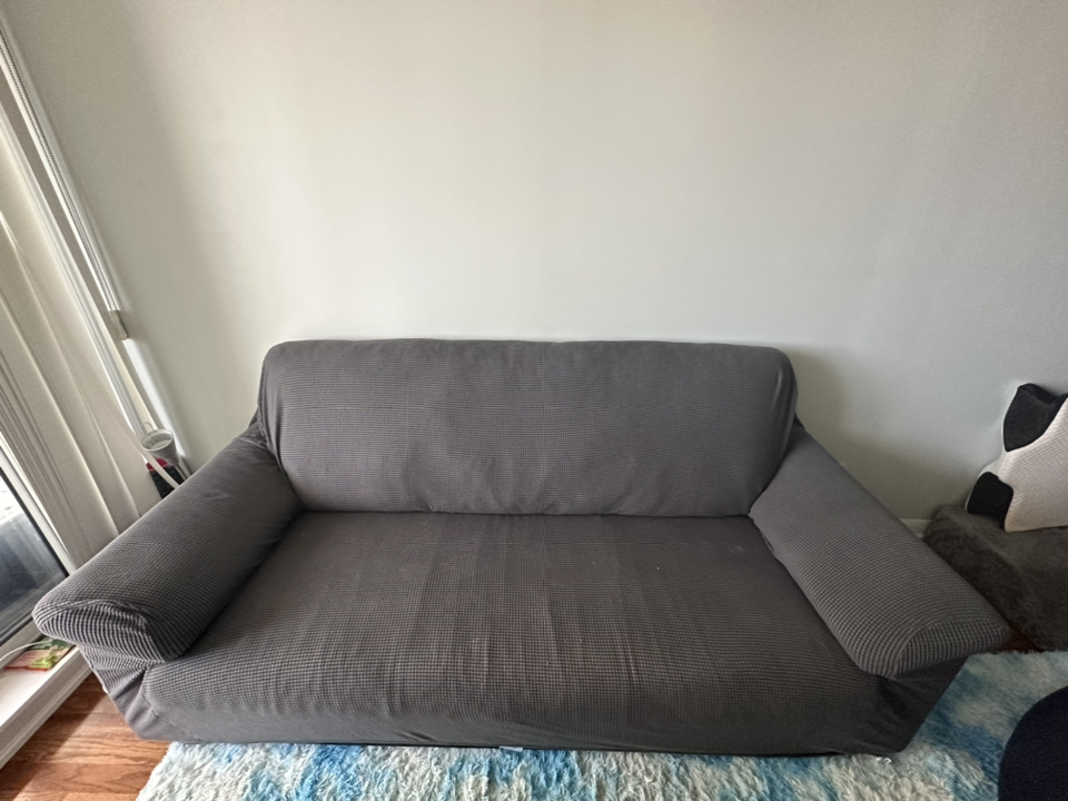 GIVING AWAY A COUCH #freecycle FREE COUCH thumbnail