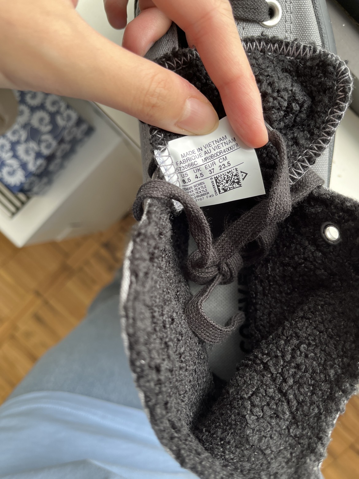 High top converse with fleece woman 6.5 MOVING SALE image indicator(5)