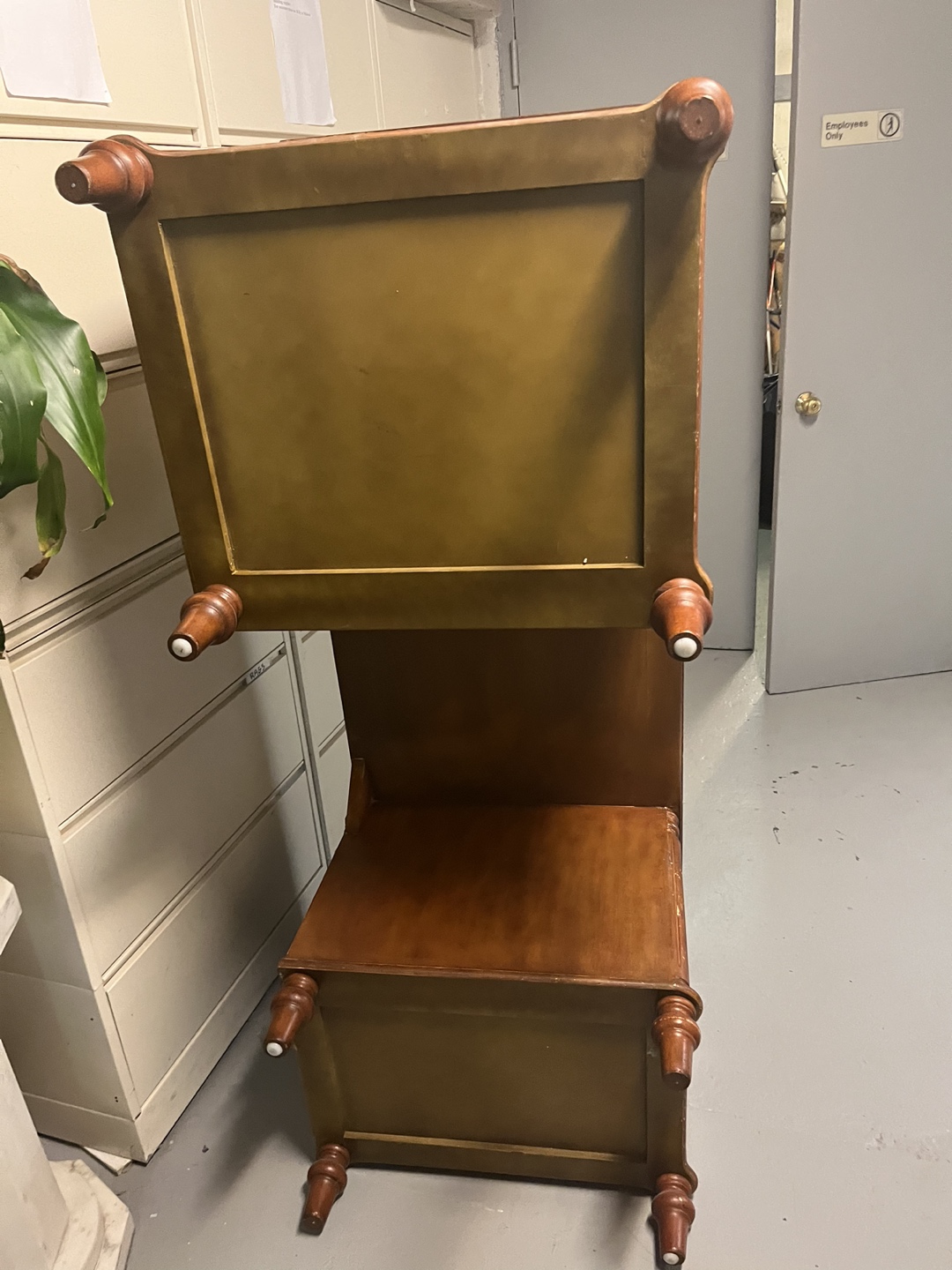 Desk - photo 2