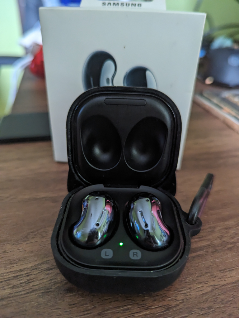 Genuine Samsung Galaxy Buds Live - photo 2