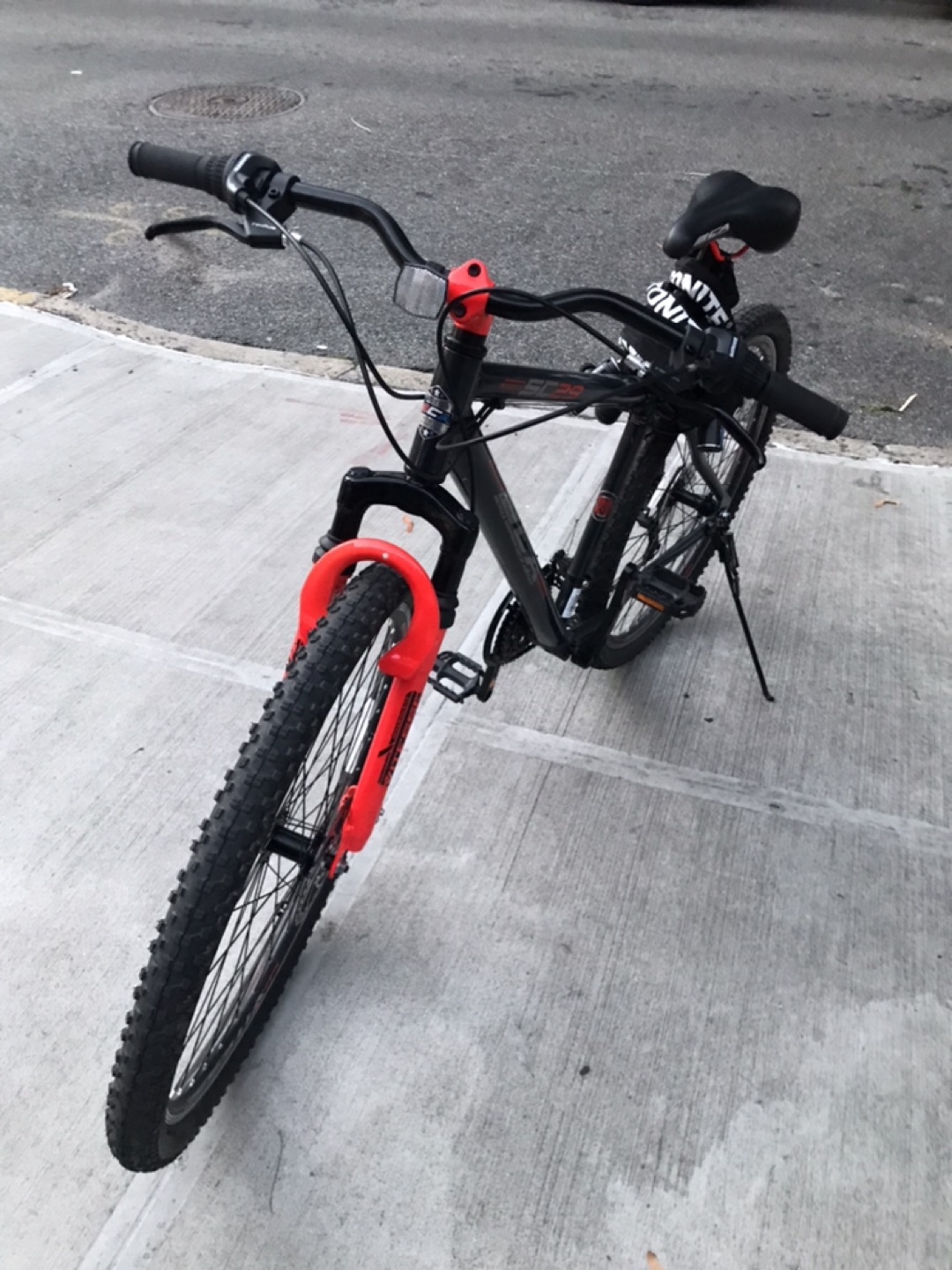 4 almost new mountain bikes 26” & 29” for the whole family - photo 2