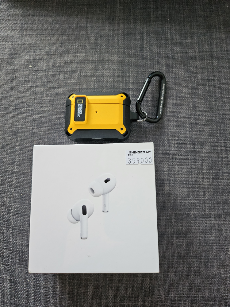 Iphone 13, Apple Watch 7, Airpods pro 2 selling all together

 - photo 2