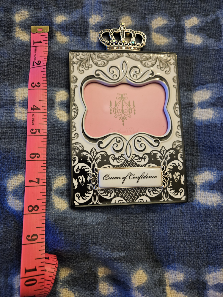 gilded black and white picture frame image indicator(2)