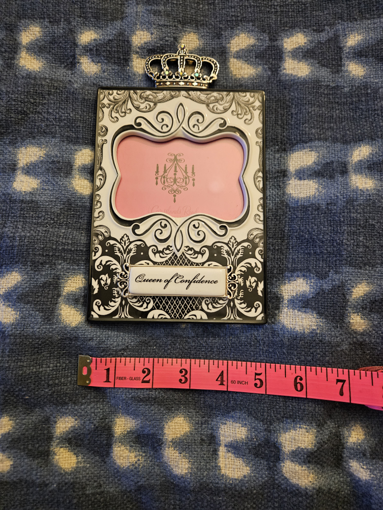 gilded black and white picture frame image indicator(3)