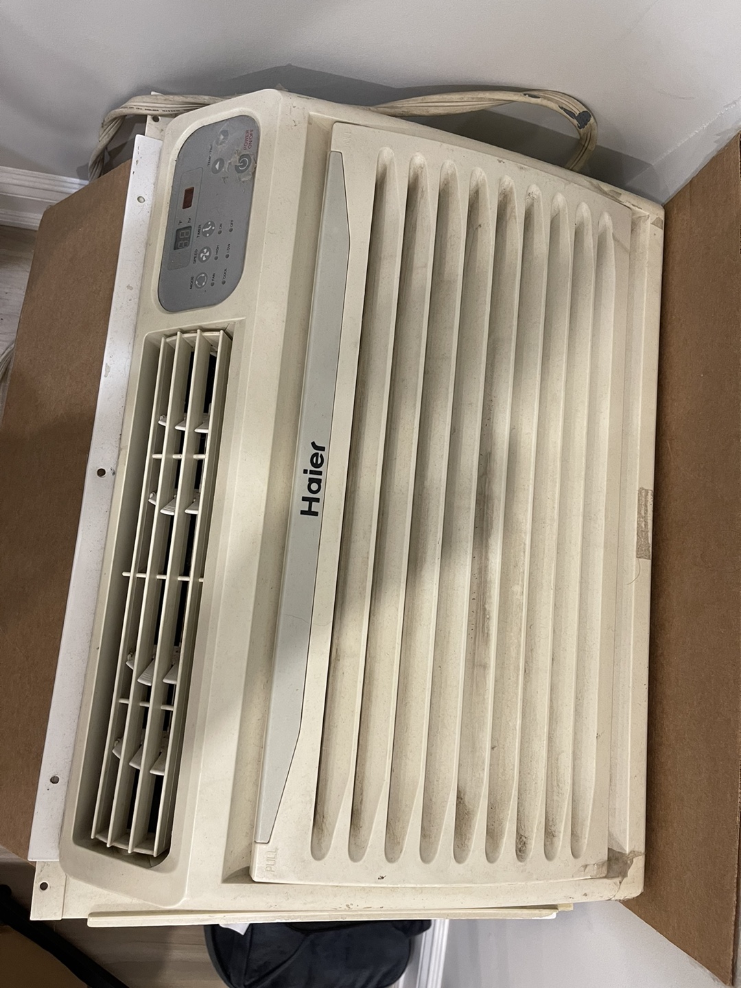 Haier window air conditioner (8000 btu)