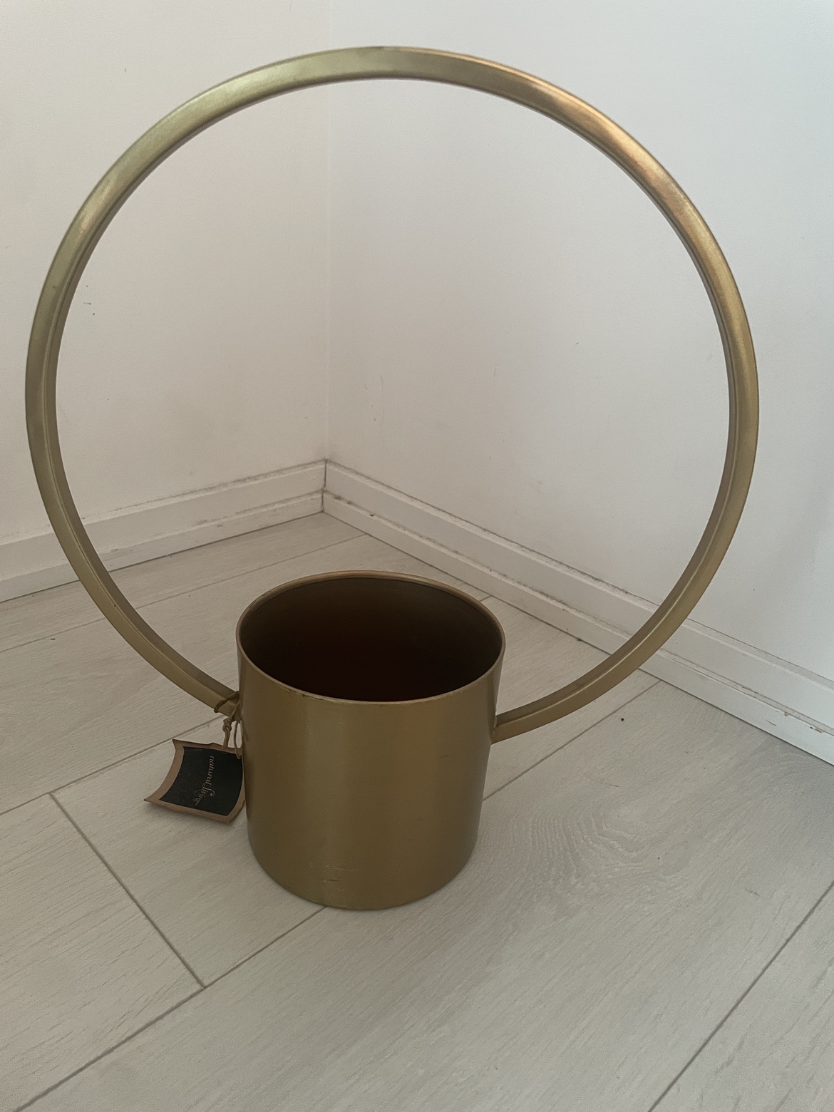Circular plant pot thumbnail