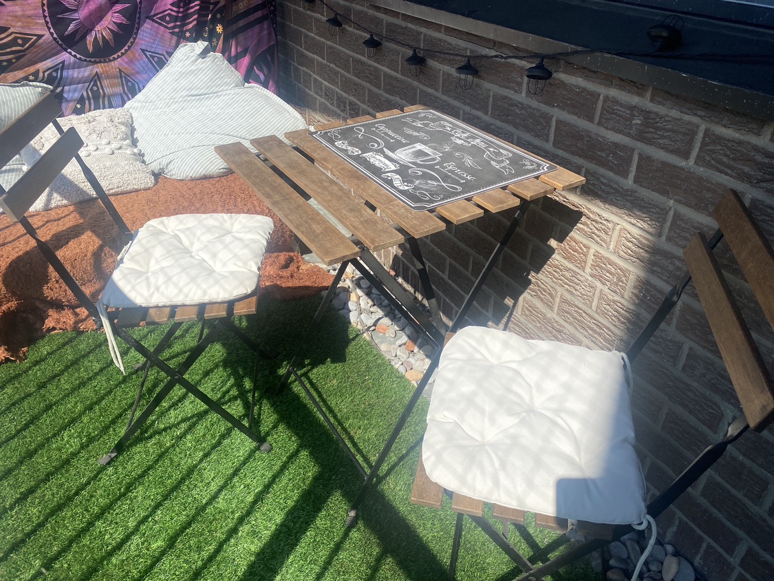 Patio 2 Chairs with table and Cushions