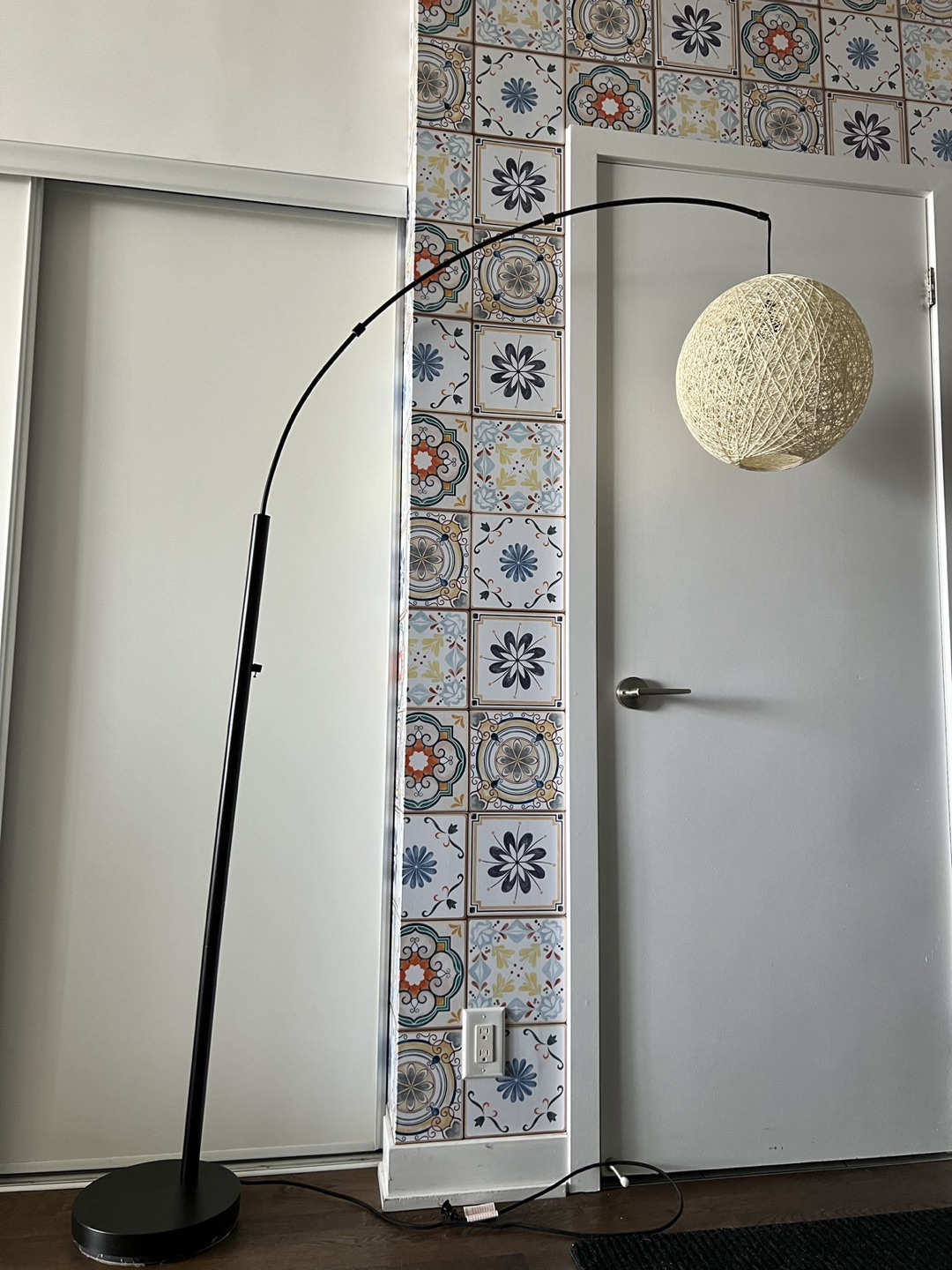 76.5" Arched Floor Lamp With Rattan Sphere - photo 4