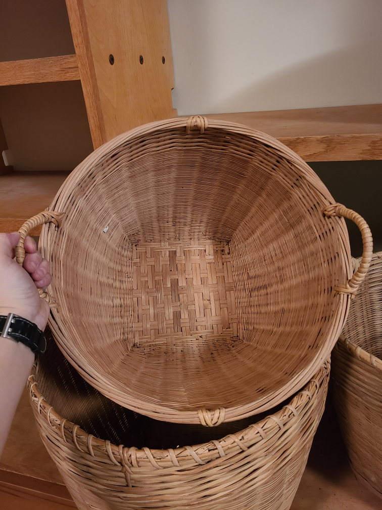 4 vintage wicker baskets image indicator(4)