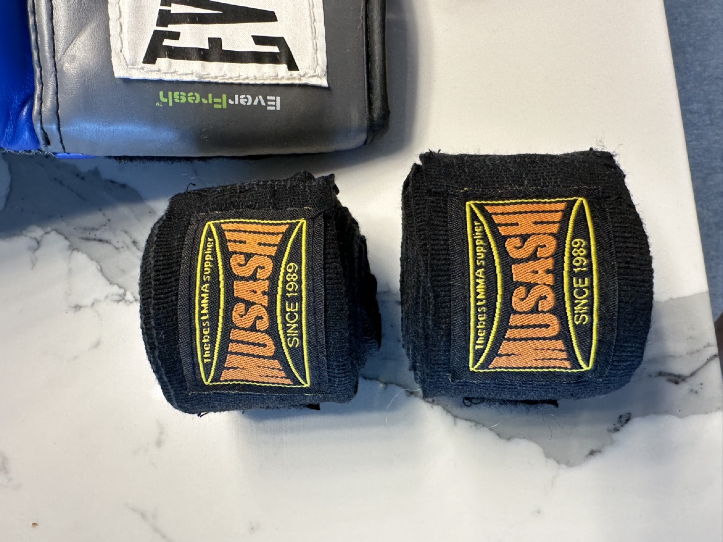 Everlasting 16oz boxing gloves & wraps - photo 3