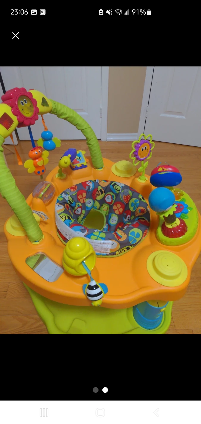 exersaucer/activity center for a baby