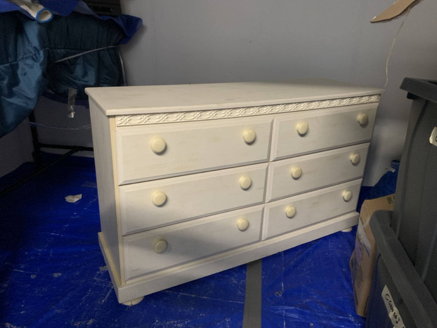 Off White Wooden Dresser with 6 drawers