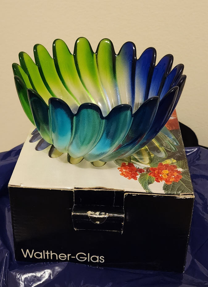#freecycle small Walter- Glass colored bowl new - photo 3