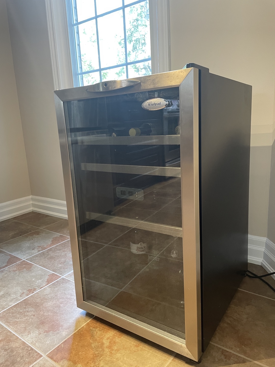 Wine cooler refrigerator - photo 2