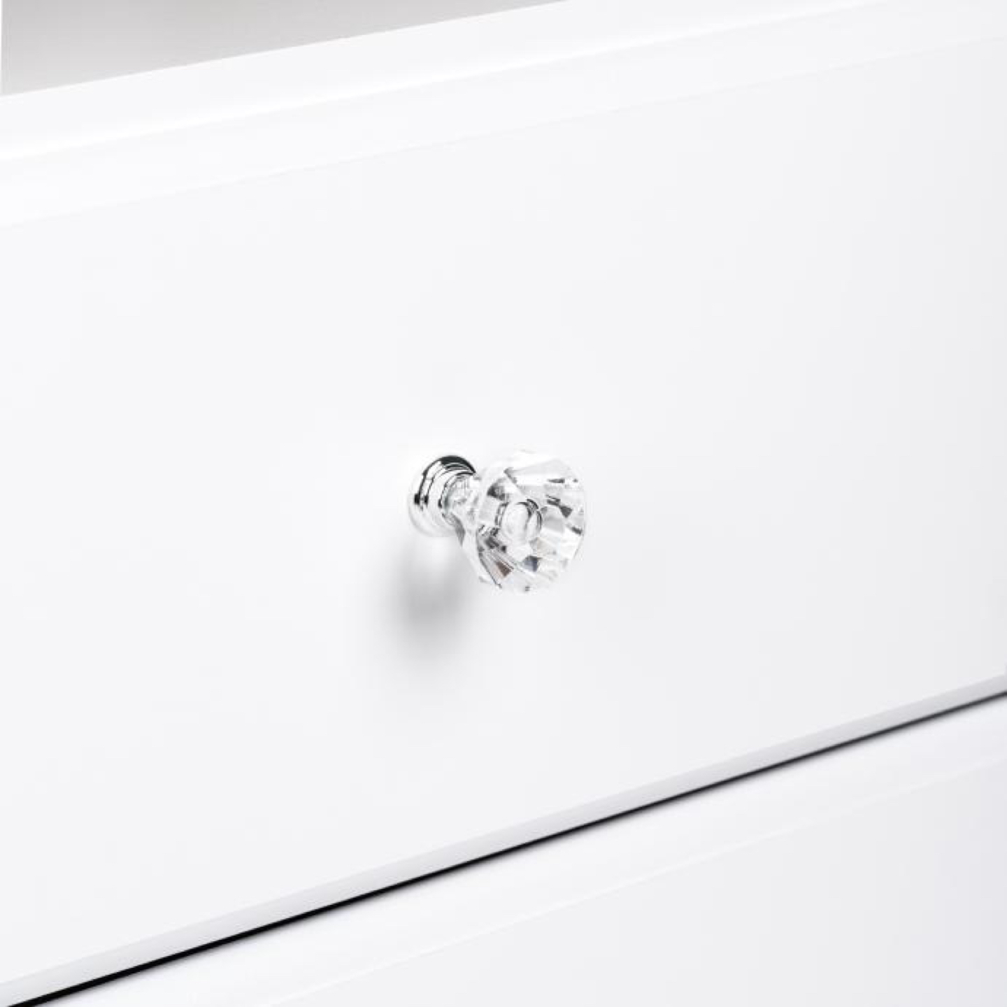 White 4-drawer Dresser - photo 3