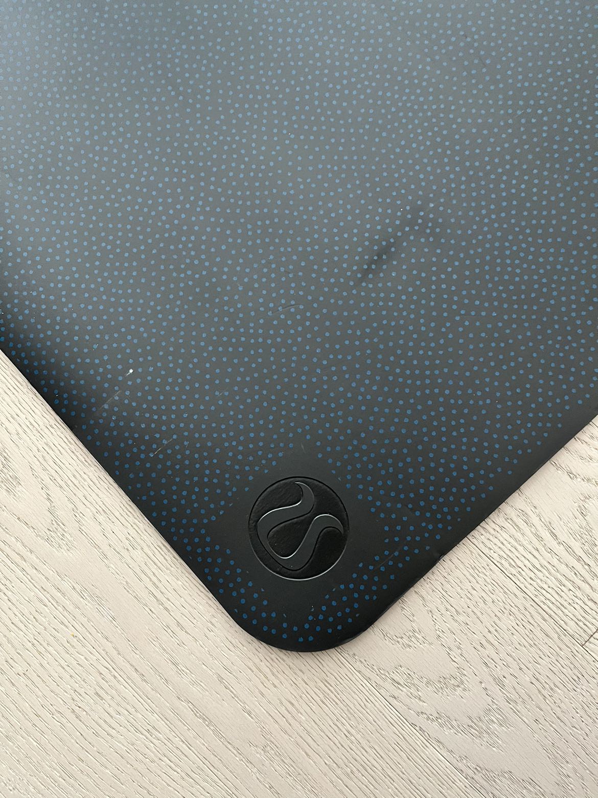 Lululemon yoga mat with lululemon bag MOVING SALE image indicator(5)