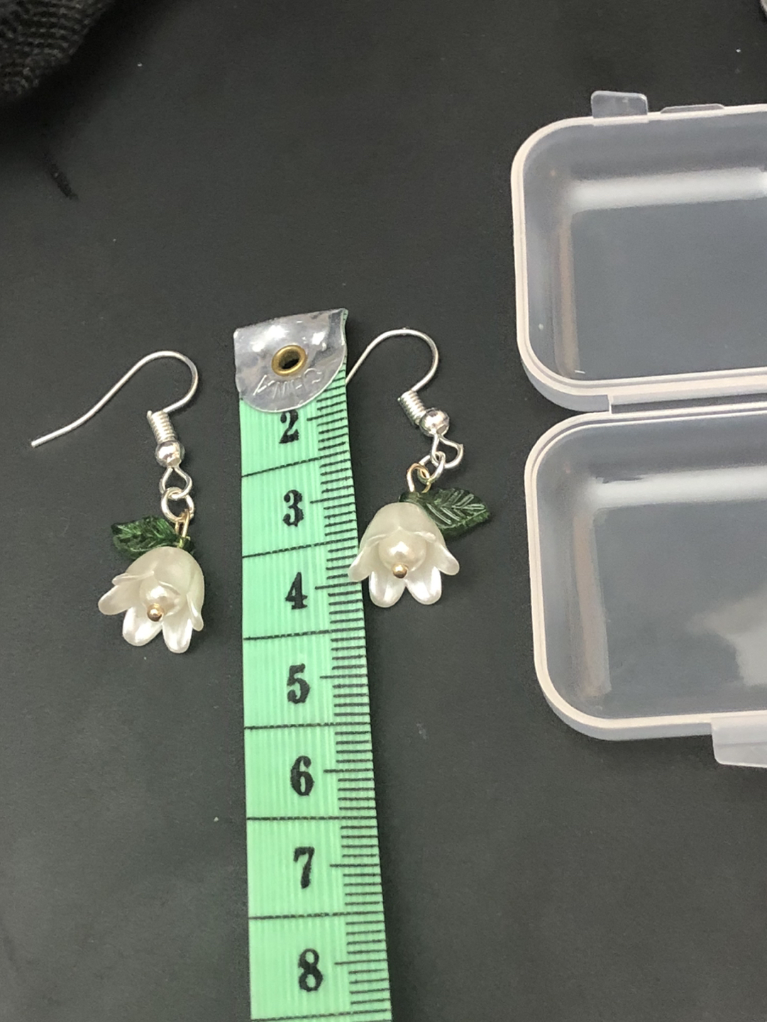 Handmade Flower earrings comes with box image indicator(3)