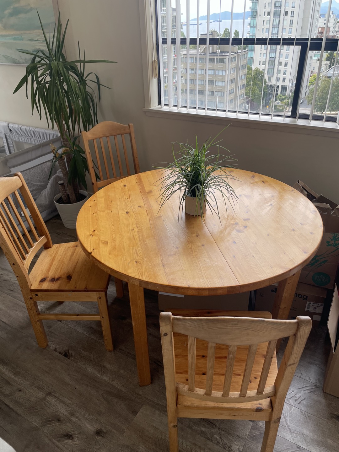 Extendable Dining Table and 4 chairs
