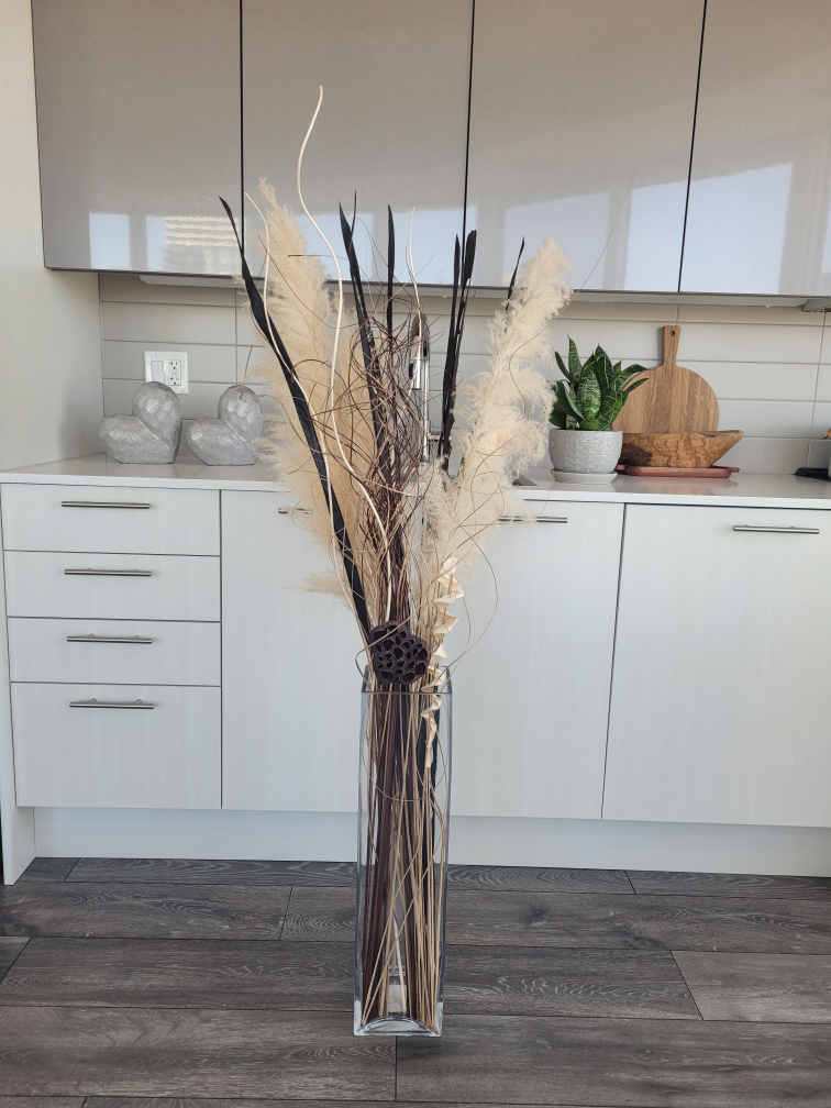 pampas grass with tall square glass vase image indicator(4)