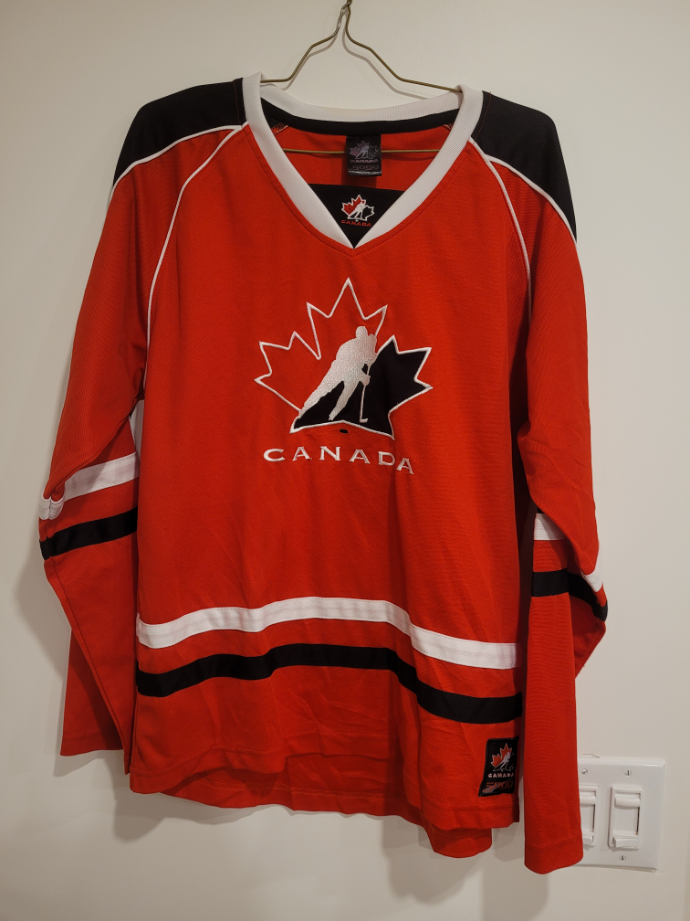 Team Canada Hockey Jersey, size Youth XL / Adult M thumbnail