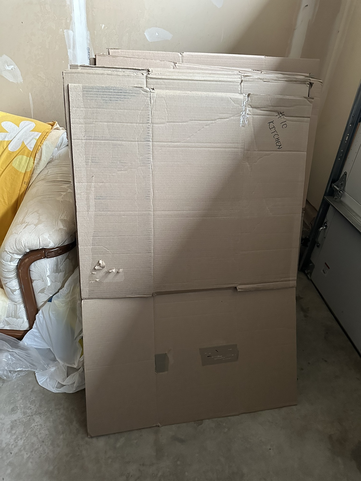 20+ Large/ Medium moving boxes - photo 2