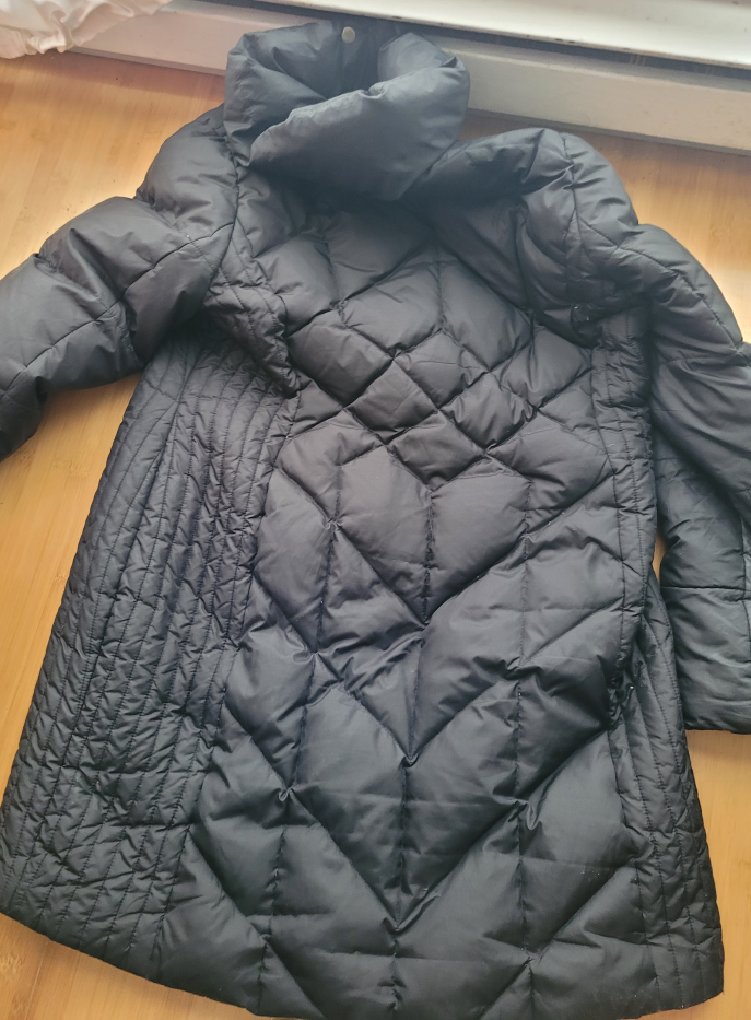 Down-filled ANNE KLEIN LONG BLACK COAT image indicator(4)