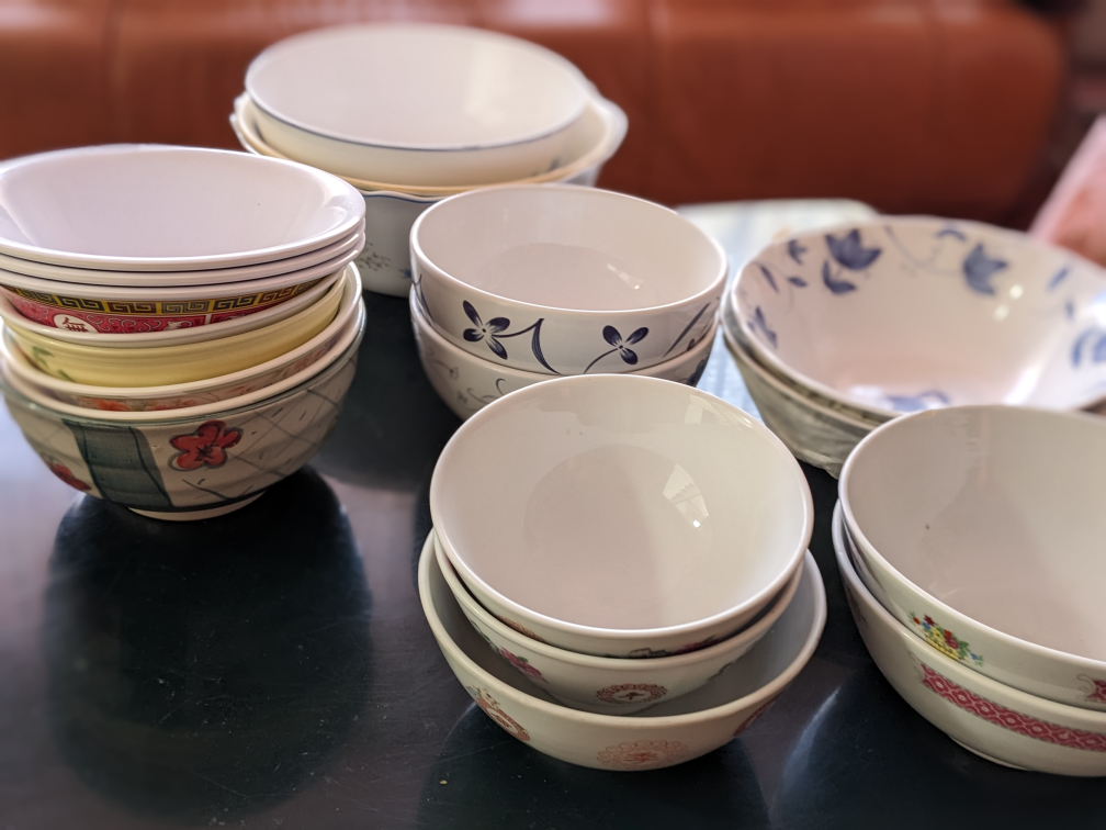 Assorted medium to extra large bowls thumbnail