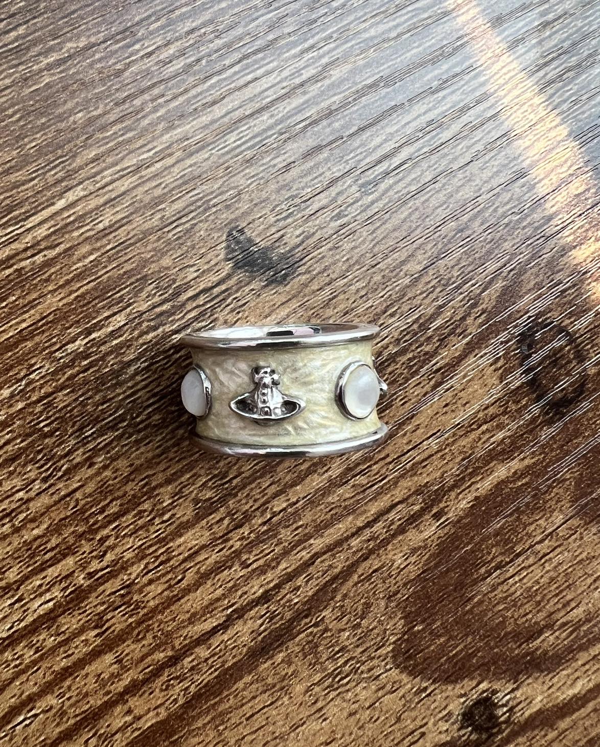 Vivienne Westwood Enamel & Mother of pearl Orb silver Ring image indicator(2)