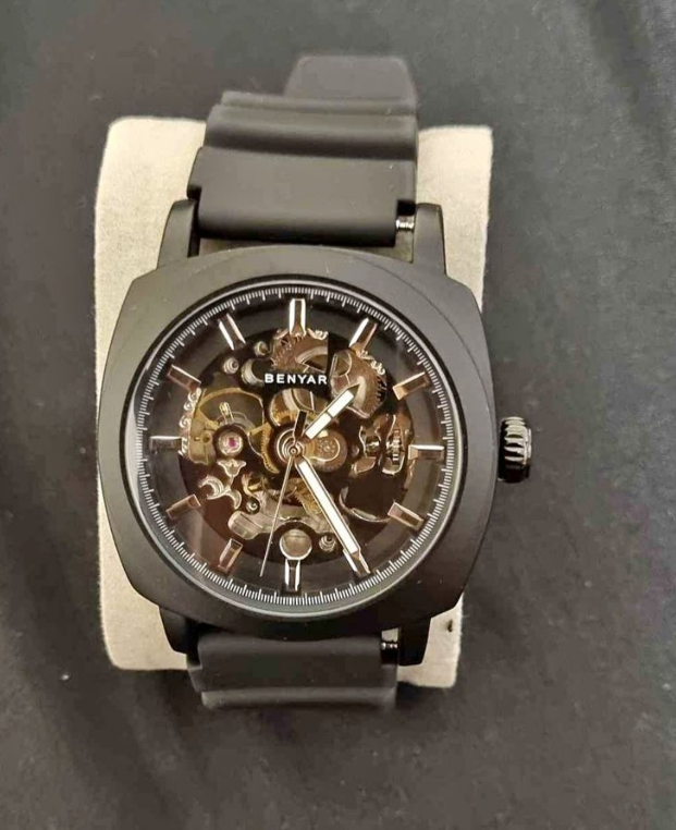 Men wrist watch