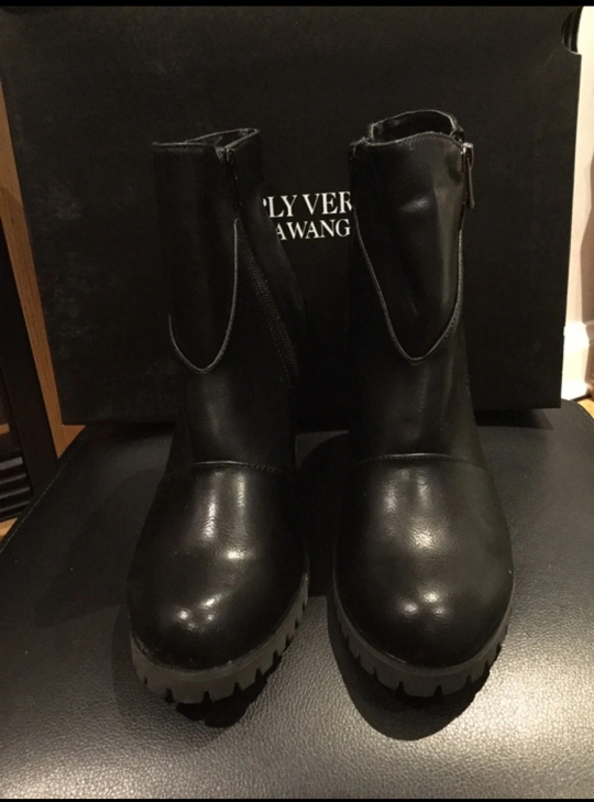 Simply Vera Vera Wang Canary High Heel Ankle Boots Size 8.5 image indicator(5)