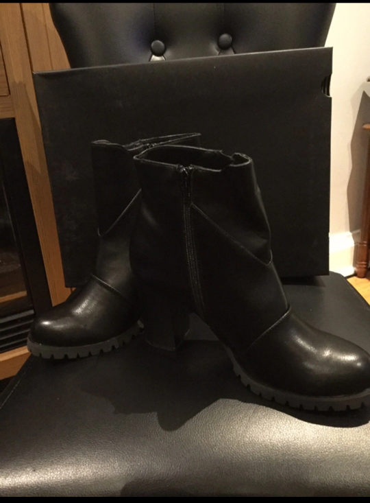 Simply Vera Vera Wang Canary High Heel Ankle Boots Size 8.5 image indicator(6)