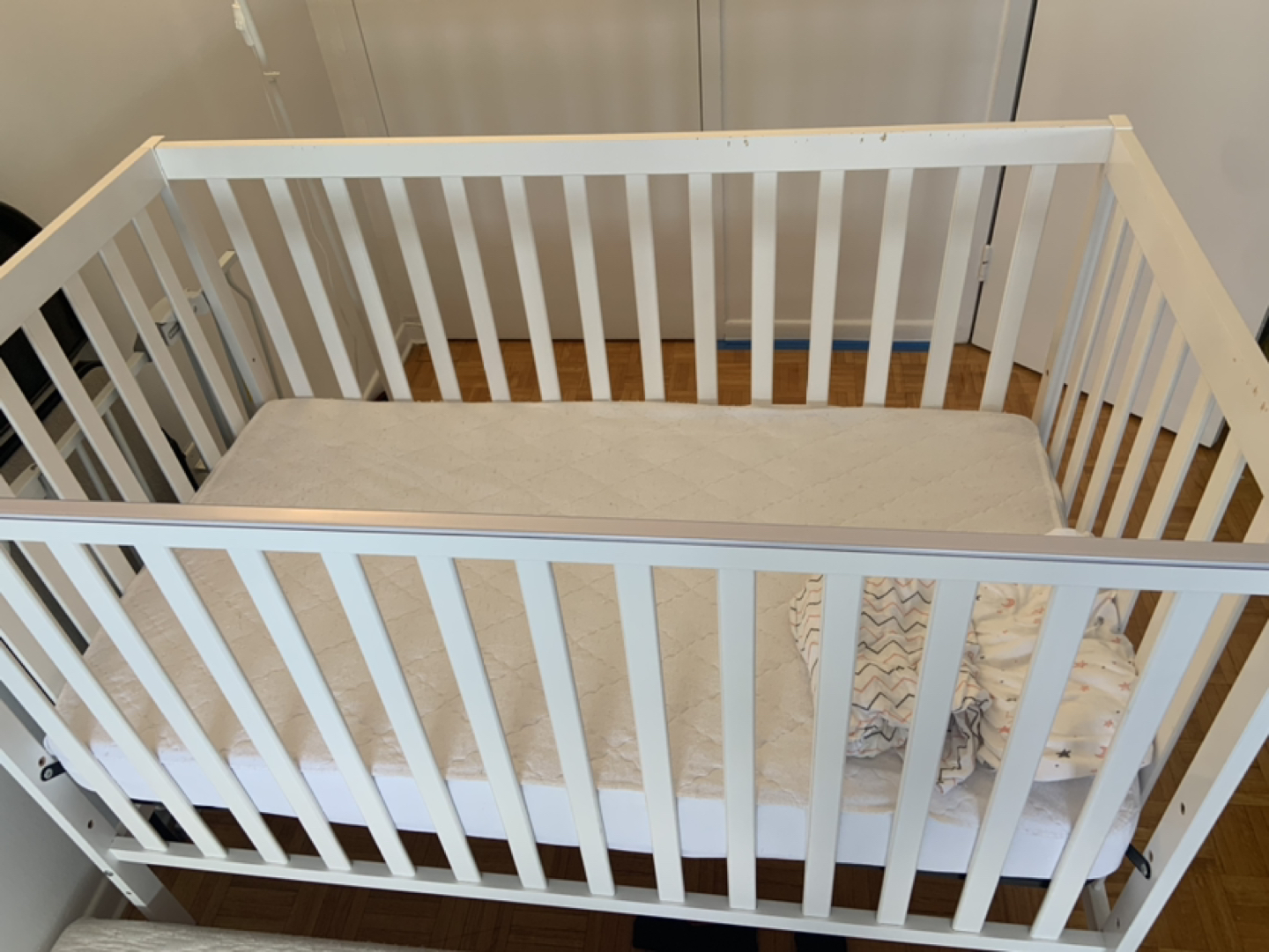 Baby crib + mattress