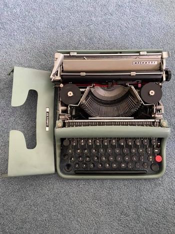 1950’s Vintage Typewriter - photo 2