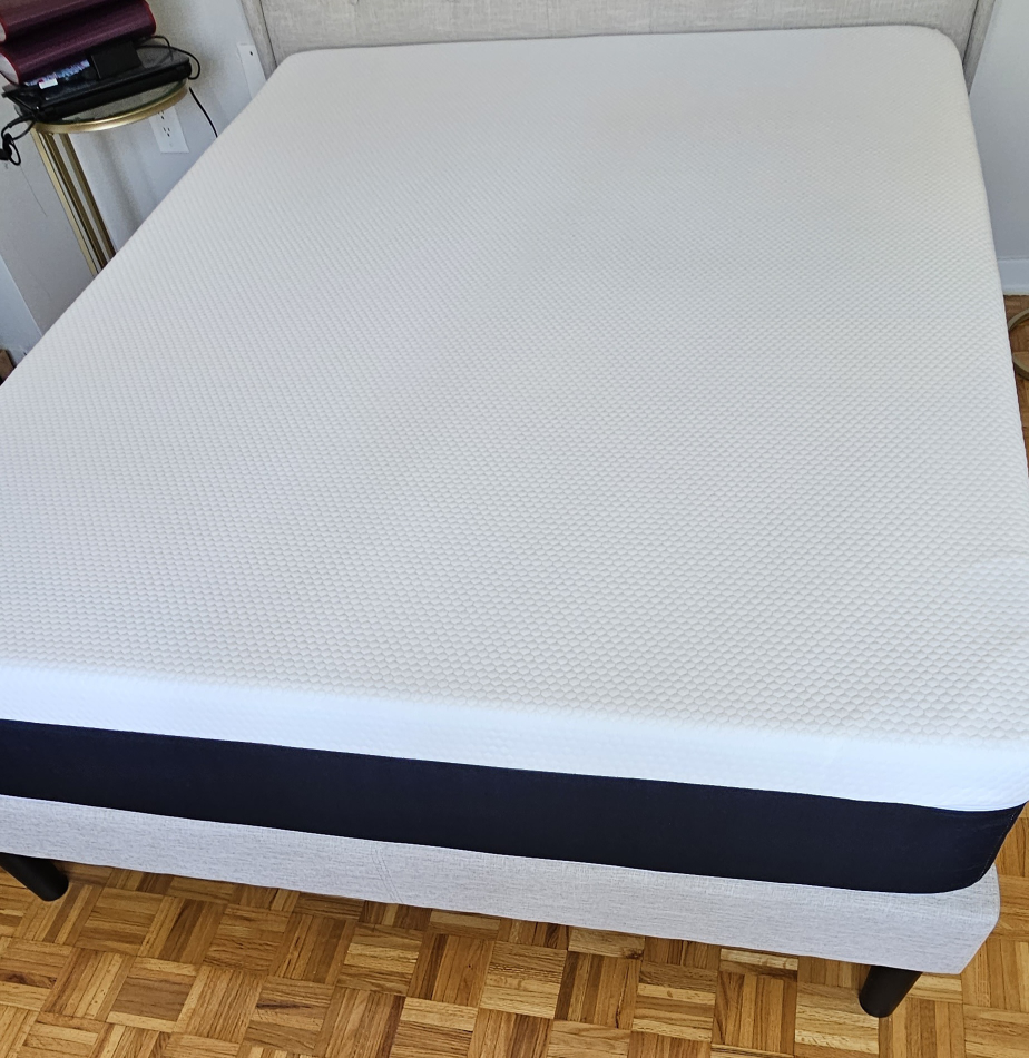 Queen bed frame and mattress - photo 4