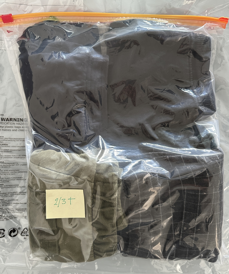 Gently used toddler (neutral-boy) clothes. Many sizes - photo 4