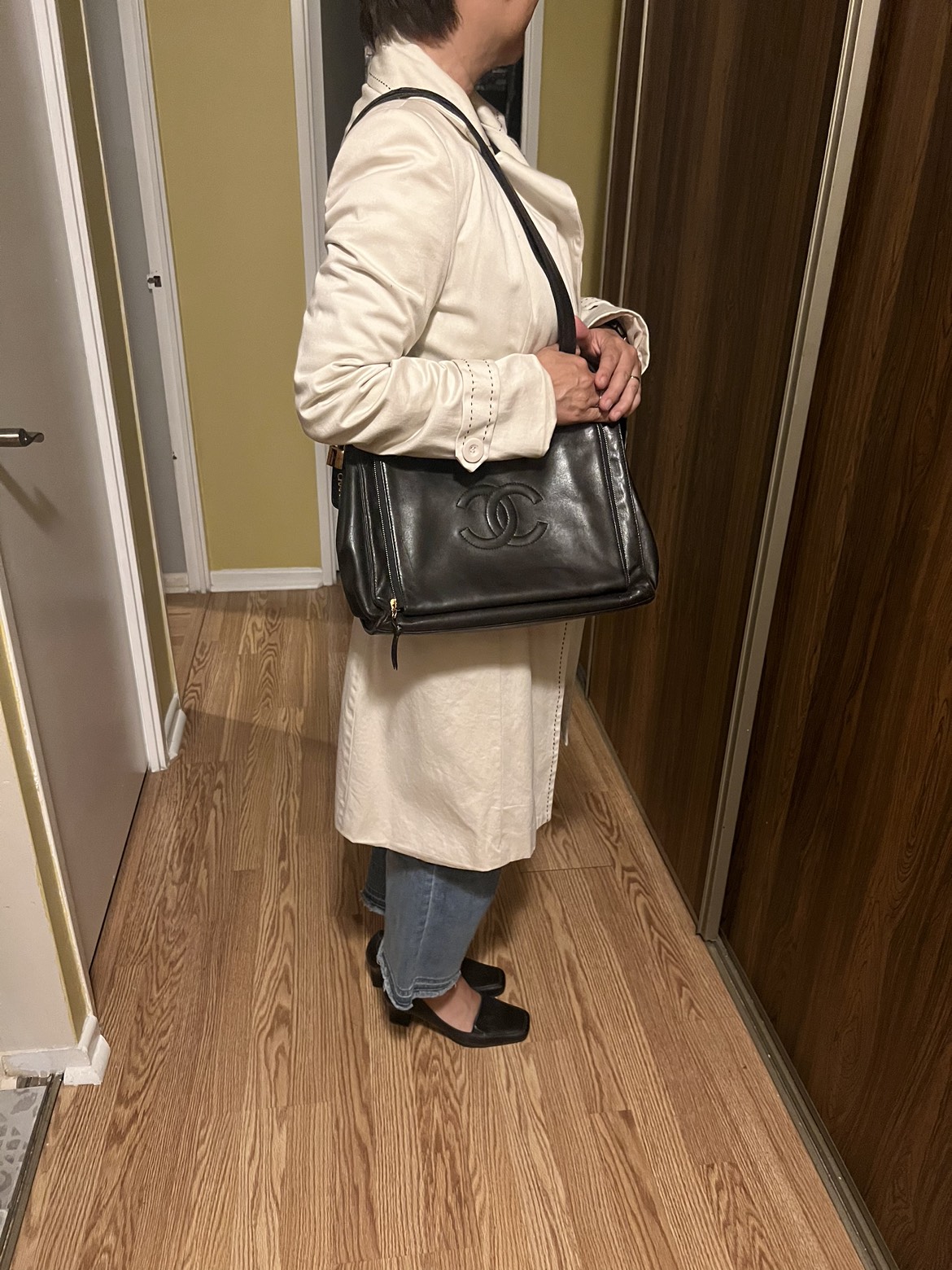 Authentic CHANEL Smooth Leather Bag Rare image indicator(3)