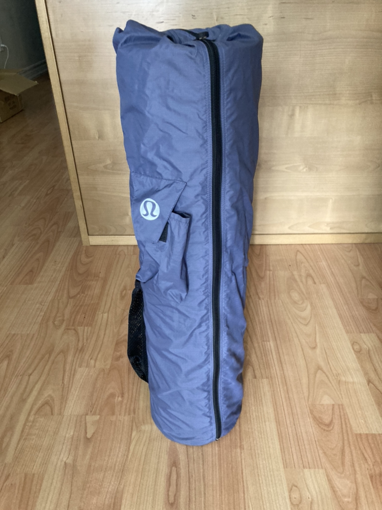 Lululemon yoga mat with bag image indicator(2)