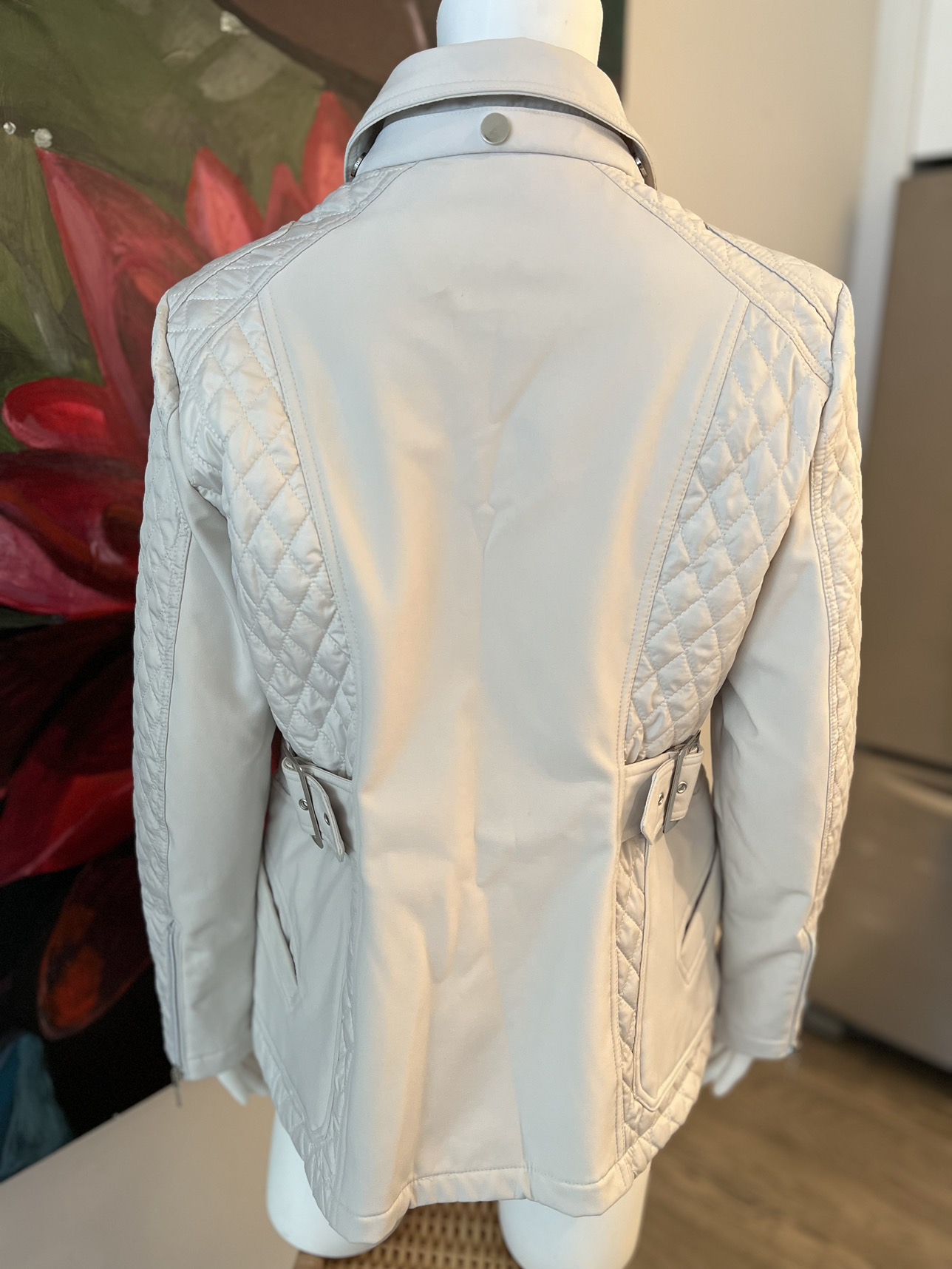 Jacket size small-off white in colour - size S image indicator(4)